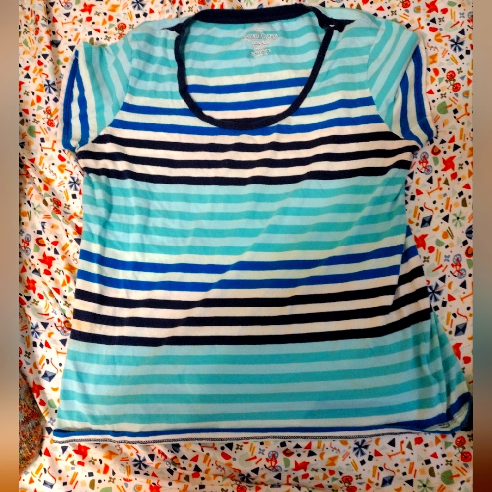 Faded Glory blue, white, and black women's short sleeve tee, size XL.